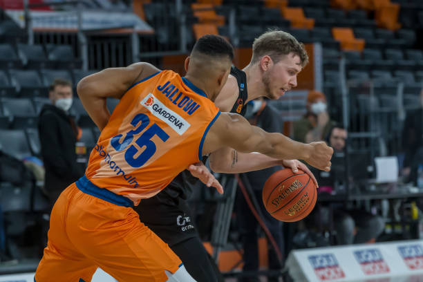 面临来自日 面临来自日